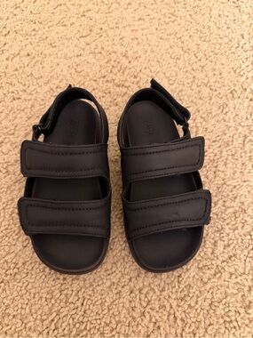 Zara rubberized boy’s sandals
